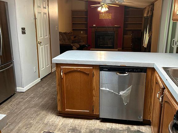 4th image of 588 Hutton Br
