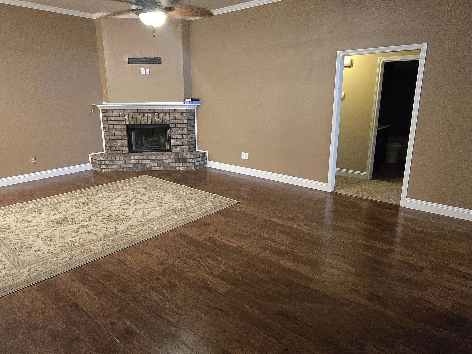 3 bed, 2104 sqft, $3,175 — Photo 2