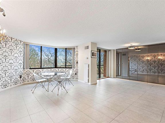 5th image of 325 Harmon Cove Tower
