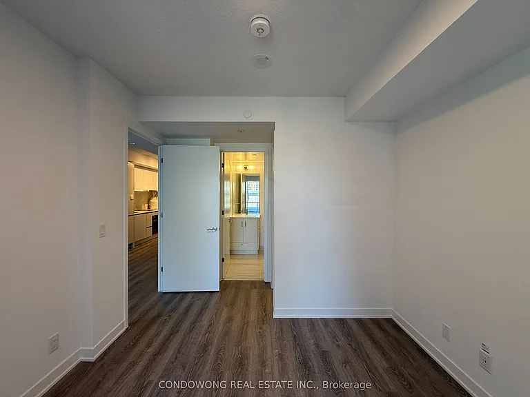 180 Front St E #903 — Photo 4