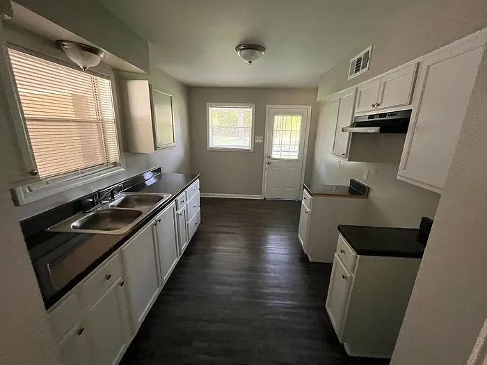 3 bed, 1.5 bath, 1243 sqft, $1,395 — Photo 4