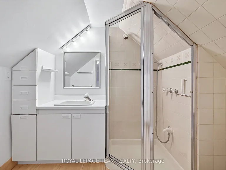 131 Acacia Ave — Photo 34