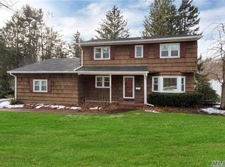 19 Merriwind Dr, Huntington Station, NY 11746