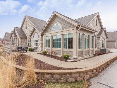 W250N5015 William Dr, Pewaukee, WI, 53072