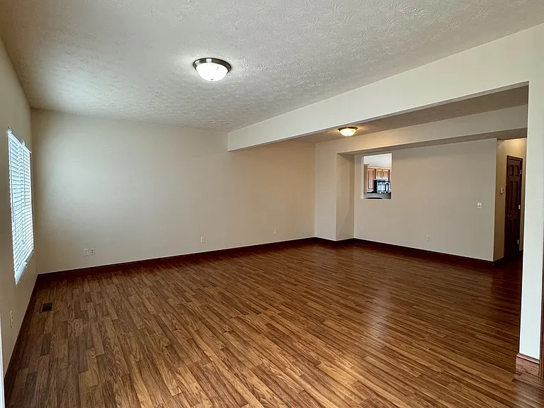 Eagle View Luxury Apartments — Photo 47