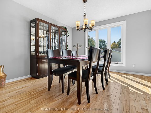5th image of 1354 Gaultois Ave