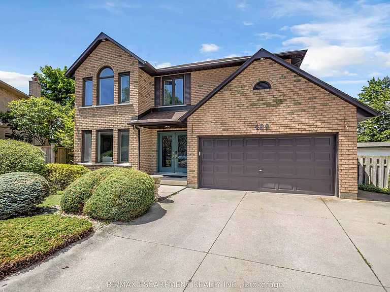 489 Acadia Dr — Photo 2