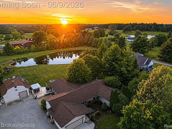 3rd image of 5461 N Henderson Rd