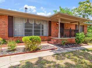 1227 W Texas St, Denison, TX 75020