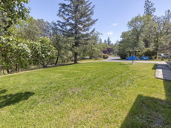 3rd image of 190 Spring Oak Way