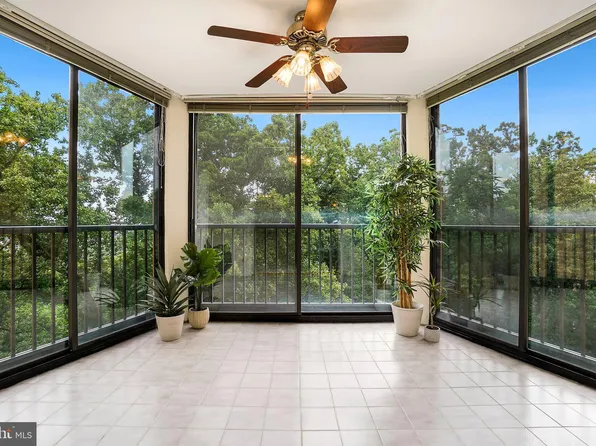 5901 Mount Eagle Dr APT 702, Alexandria, VA 22303