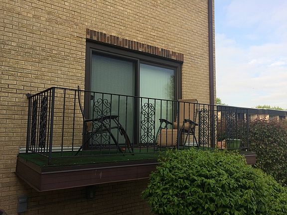 3rd image of 10361 S Parkside Ave #1