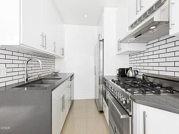 3rd image of 230 E 71st St APT 4A