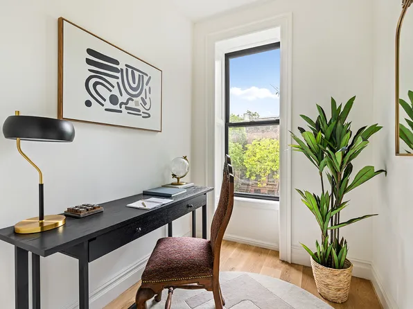 370 Hancock Street image 11 of 16