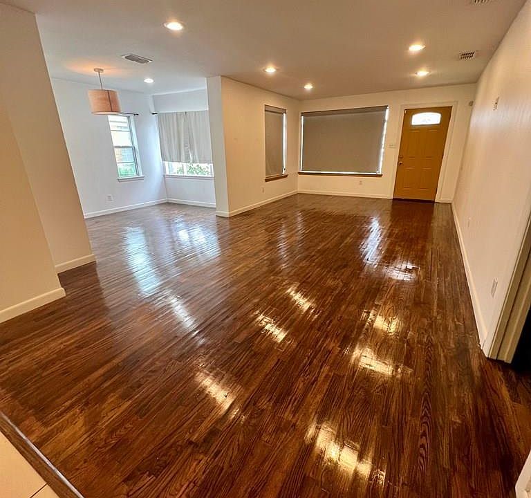 1st image of 2105 Palm Blvd