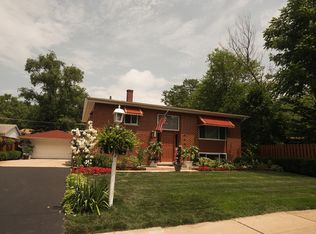 411 S Wolf Rd, Wheeling, IL 60090