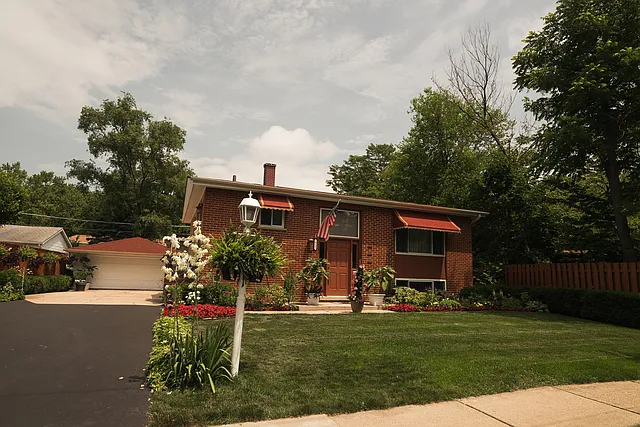 411 S Wolf Rd photo 1