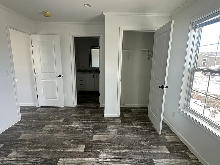 3607 Warren Ct — Photo 6