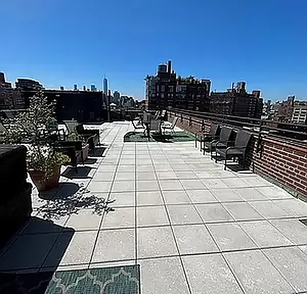 222 W 15th St #1D — Photo 13
