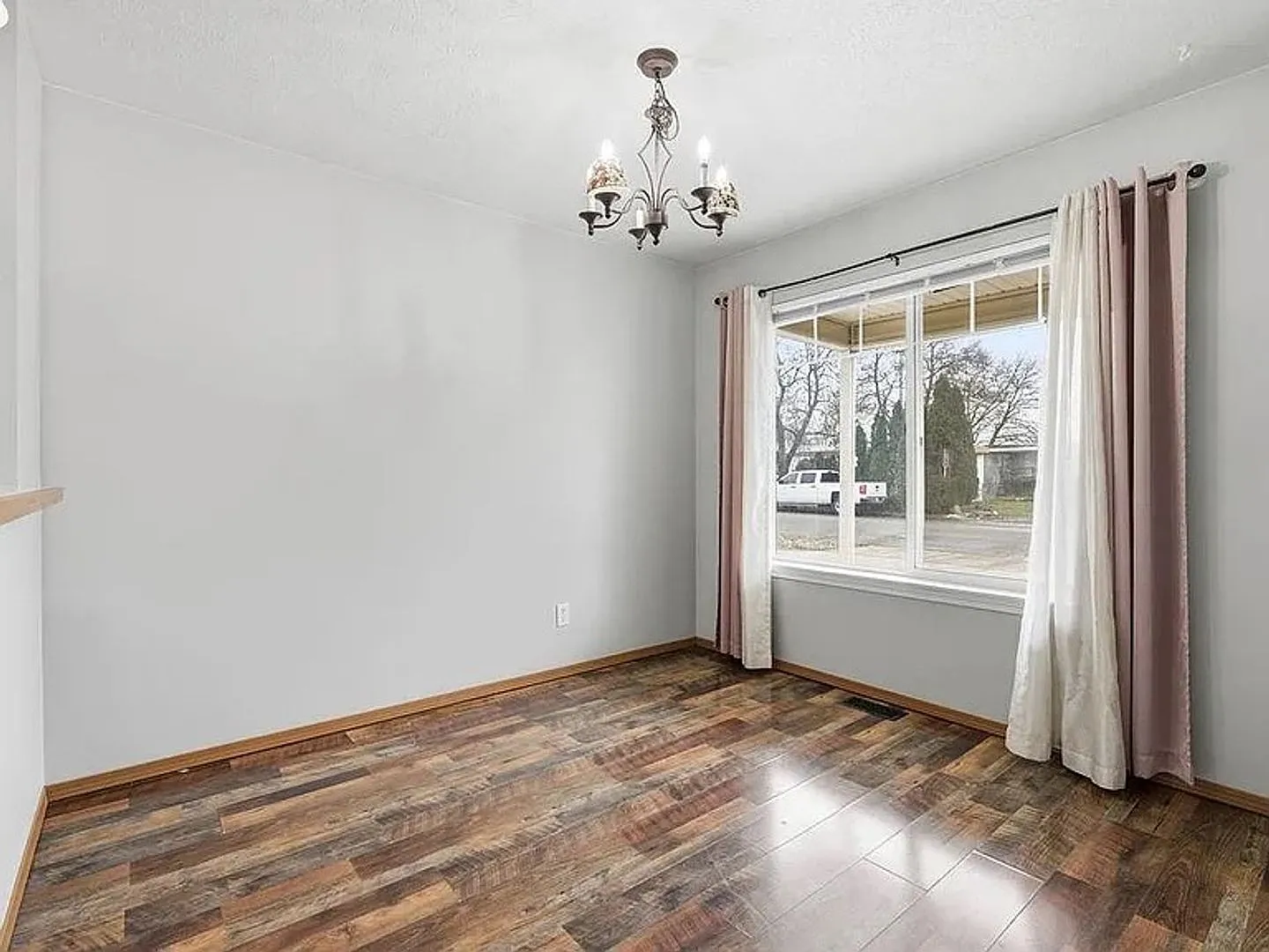 Charming 3 Bed, 1 Bath House in Airway Heights! — Photo 2