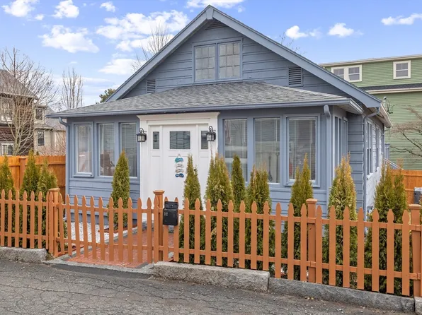 22 Stacey St, Marblehead, MA 01945