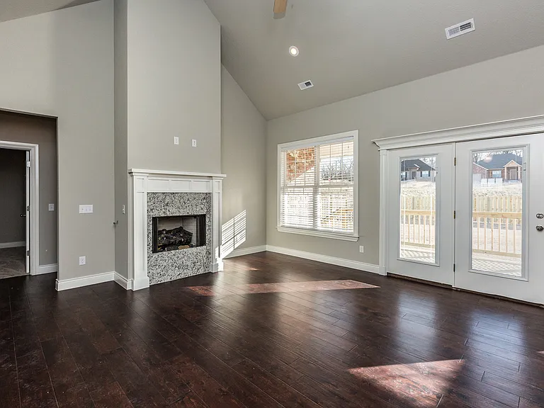 1511 Abbey Ln — Photo 7