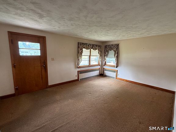 3rd image of 12 Swan Avenue