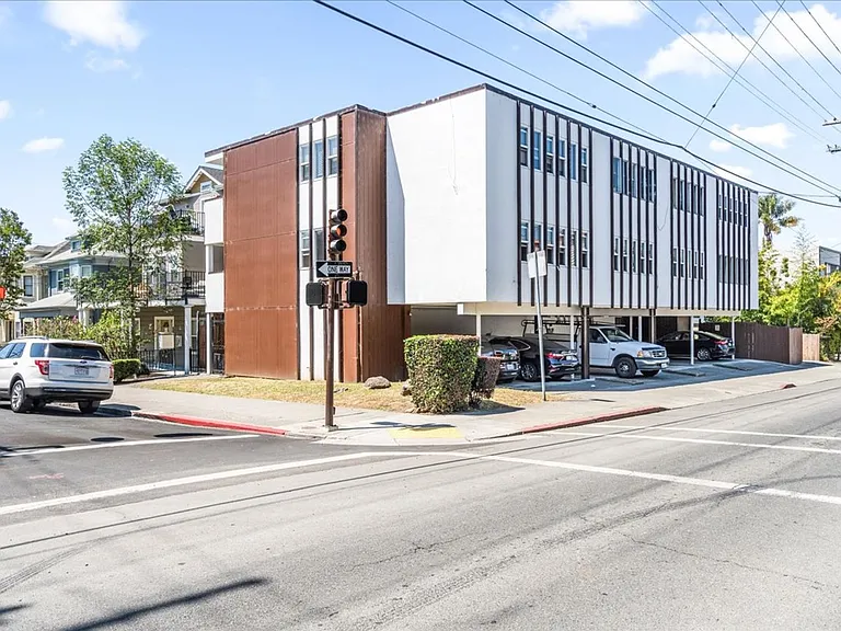 2500 Dana St — Photo 30