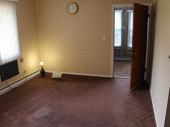 2nd image of 12 Catskill Ct