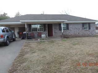 809 N 12th St, Ozark, AR 72949