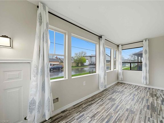 2nd image of 107 Broadway