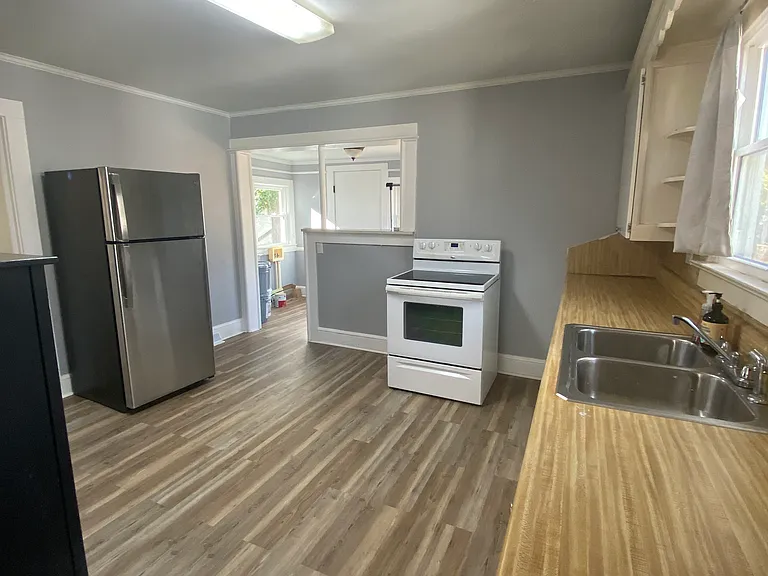 704 Blair St — Photo 5