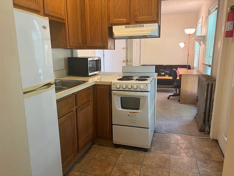 512 Packard St #3 — Photo 4