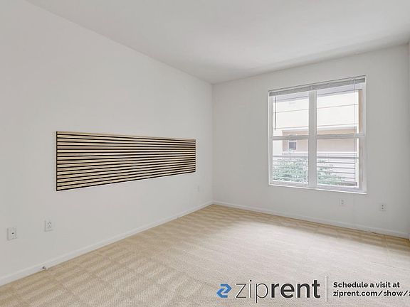 5th image of 301 Crescent Ct APT 3304