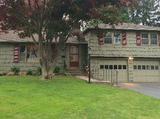 47 Hartwell Rd, West Hartford, CT 06117