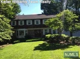 62 Oshaughnessy Ln, Closter, NJ 07624
