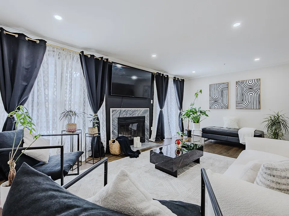8608 Lark Pl