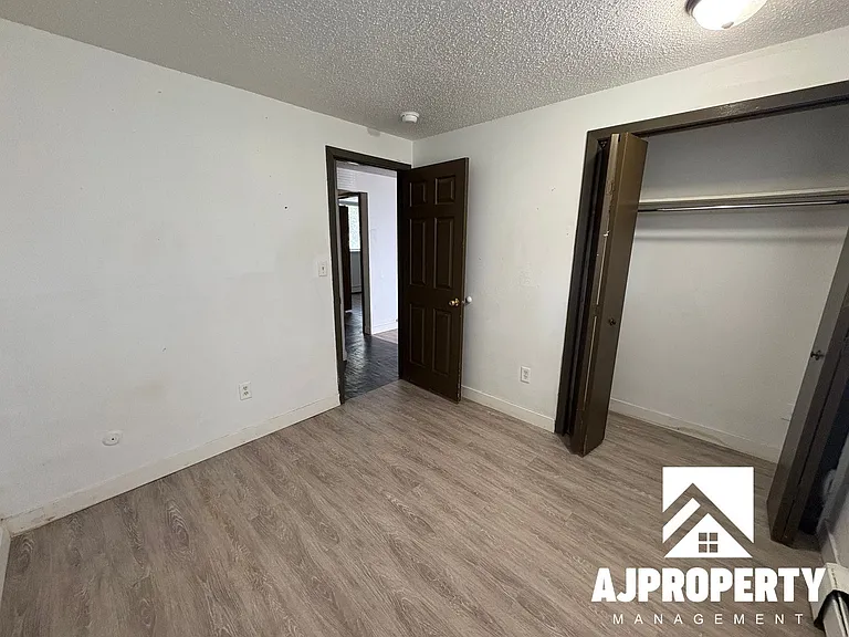 114 W 43rd St — Photo 11