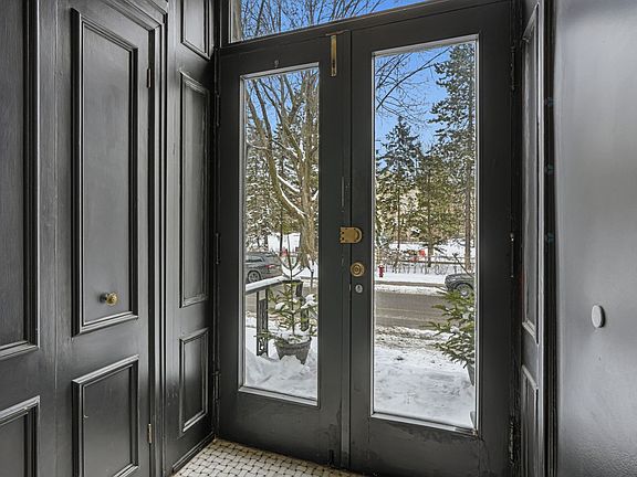 3rd image of 348 Avenue Wood