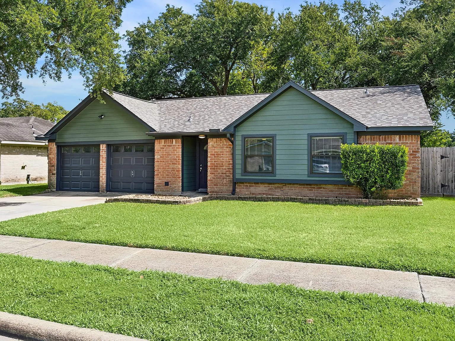3 bed, 2.0 bath, 1242 sqft, $1,900 — Photo 3