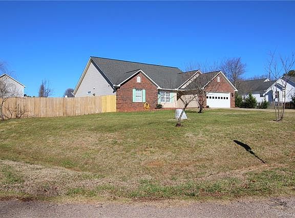 5th image of 1005 Auburn Pl