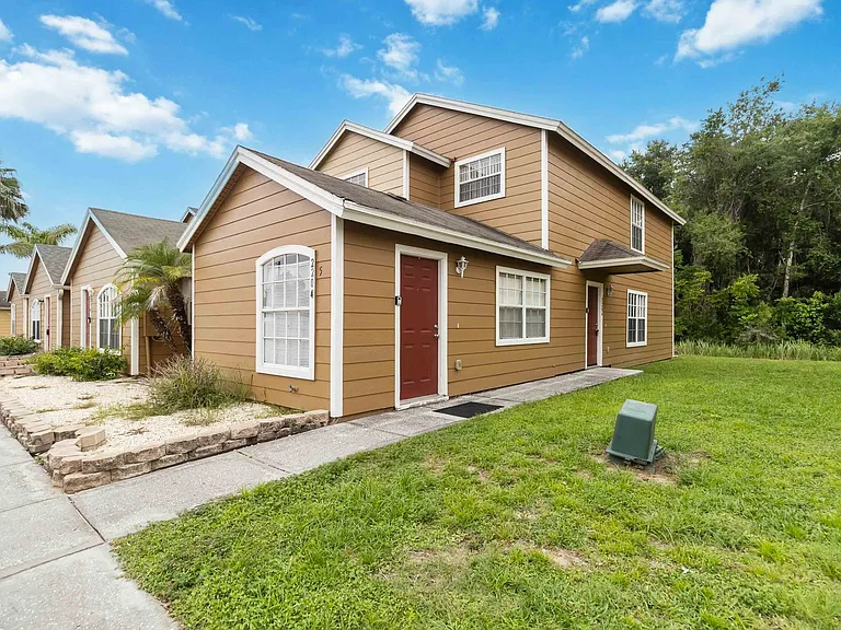2204 Fan Palm Dr — Photo 3