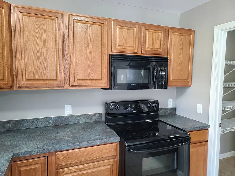 230 Crown Ct — Photo 11