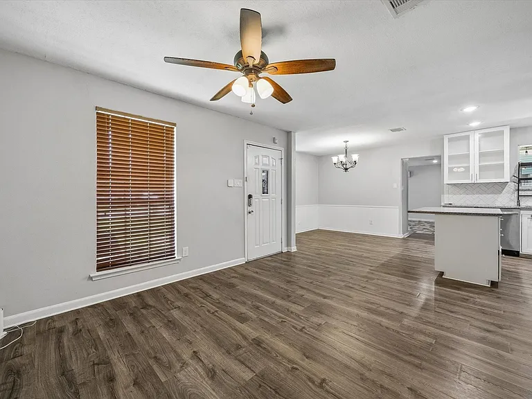 1526 Diplomat Way — Photo 3
