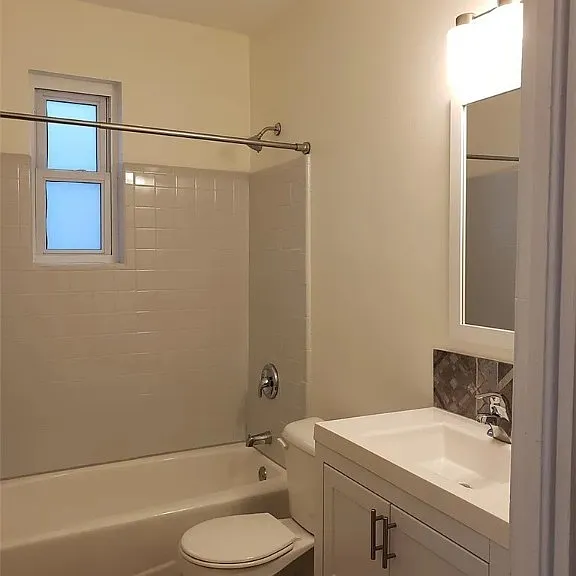 732 E Henry St — Photo 10