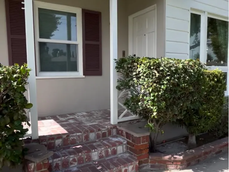 1212 W Victory Blvd — Photo 22