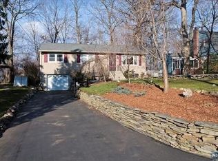 65 Calumet Ave, Oakland, NJ 07436