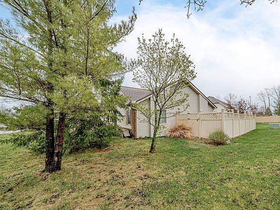 3rd image of 1669 E Ravenwood Ln