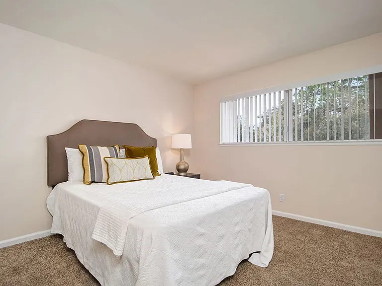 Wilbur Oaks Apartments — Photo 38