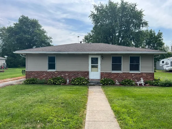 510 S Madison St, Medaryville, IN 47957